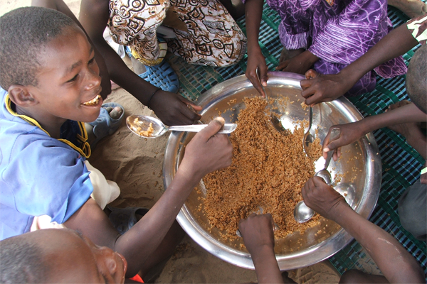 Children eating in Senegal