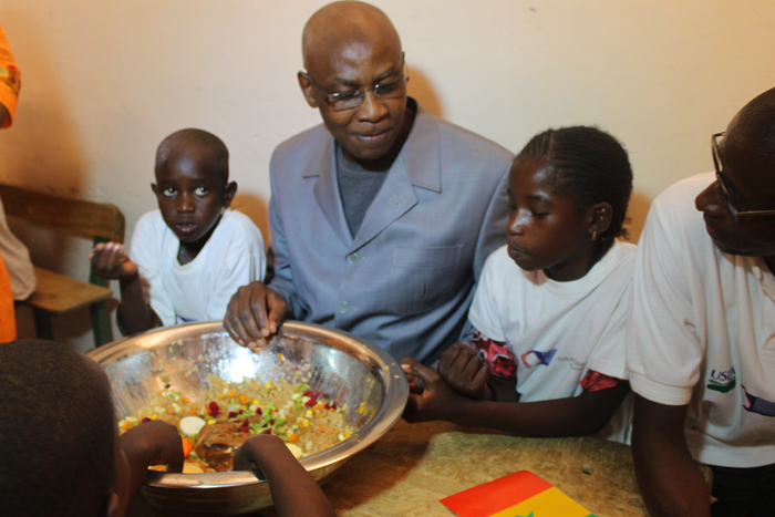 Senegal's Minister of National Education having meal with students