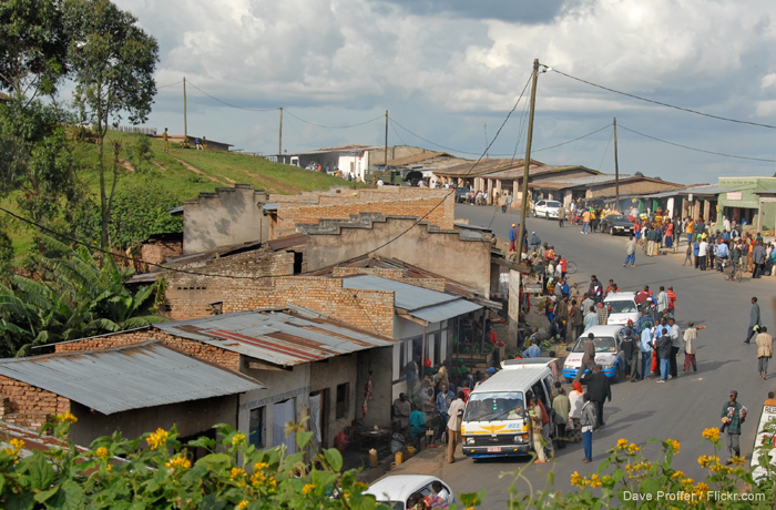 Road between Gitega and Bujumbura in Burundi. Photo by David Proffer / Flickr.com.